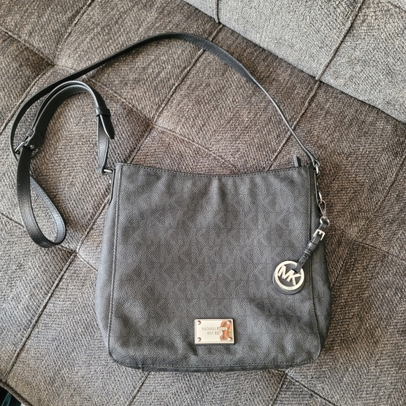 Michael Kors Jet Set Messenger Crossbody - Picture 13 of 13